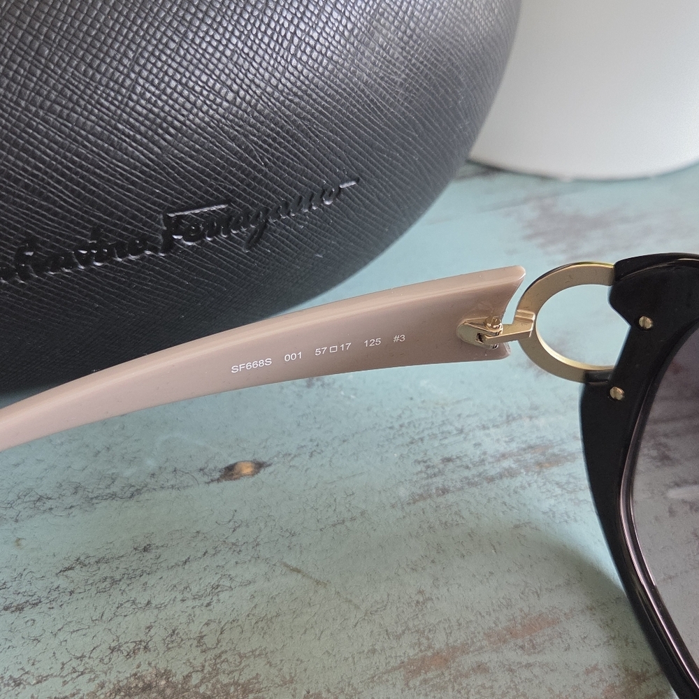Salvatore Ferragamo Gradient Oval Sunglasses New $275  Black/Taupe - Picture 9 of 12